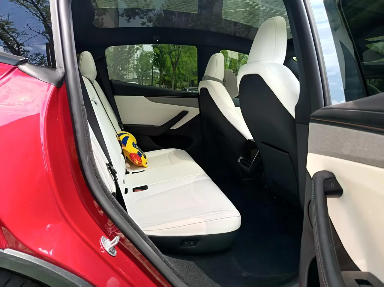 Tesla 2026 Model Y long endurance all-wheel drive version automatic transmission 3