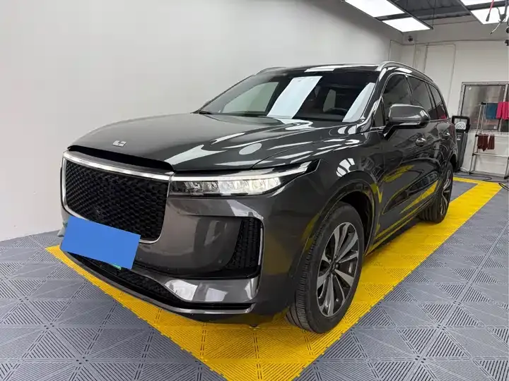 Open image lightbox: Li ONE 2020 extended 6-seat version
