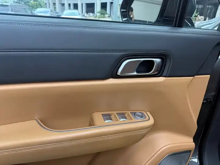 Li ONE 2020 extended 6-seat version 11