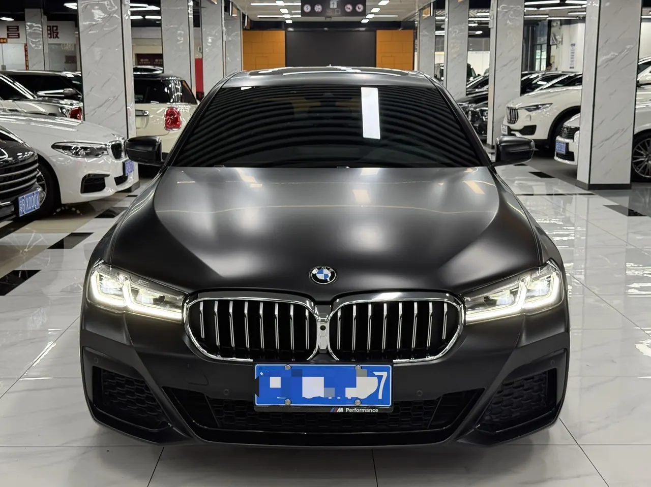 Открыть галерею: BMW 5 Series (Imported) 2021 540i 3.0T Fashion Edition M Sports Suit Automatic Gear