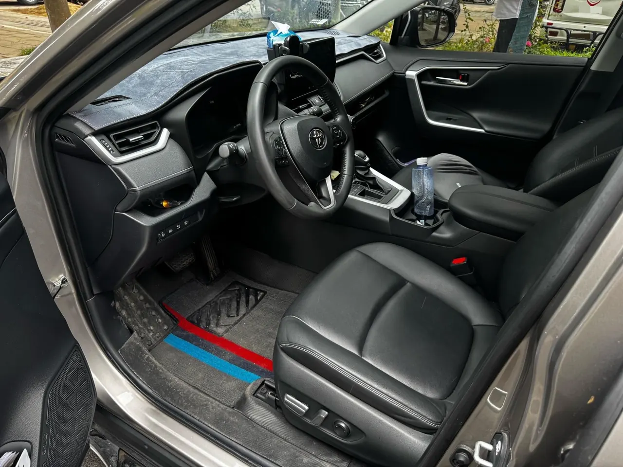 Toyota 2023 RAV4 Rongbo 2.0 Stepless Two-Drive Fashion Plus Edition Automatic Gear 3