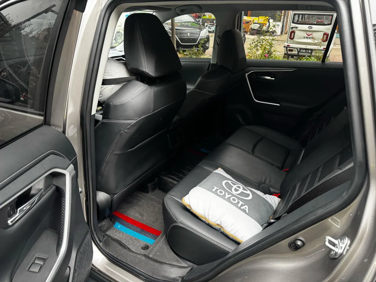 Toyota 2023 RAV4 Rongbo 2.0 Stepless Two-Drive Fashion Plus Edition Automatic Gear 5