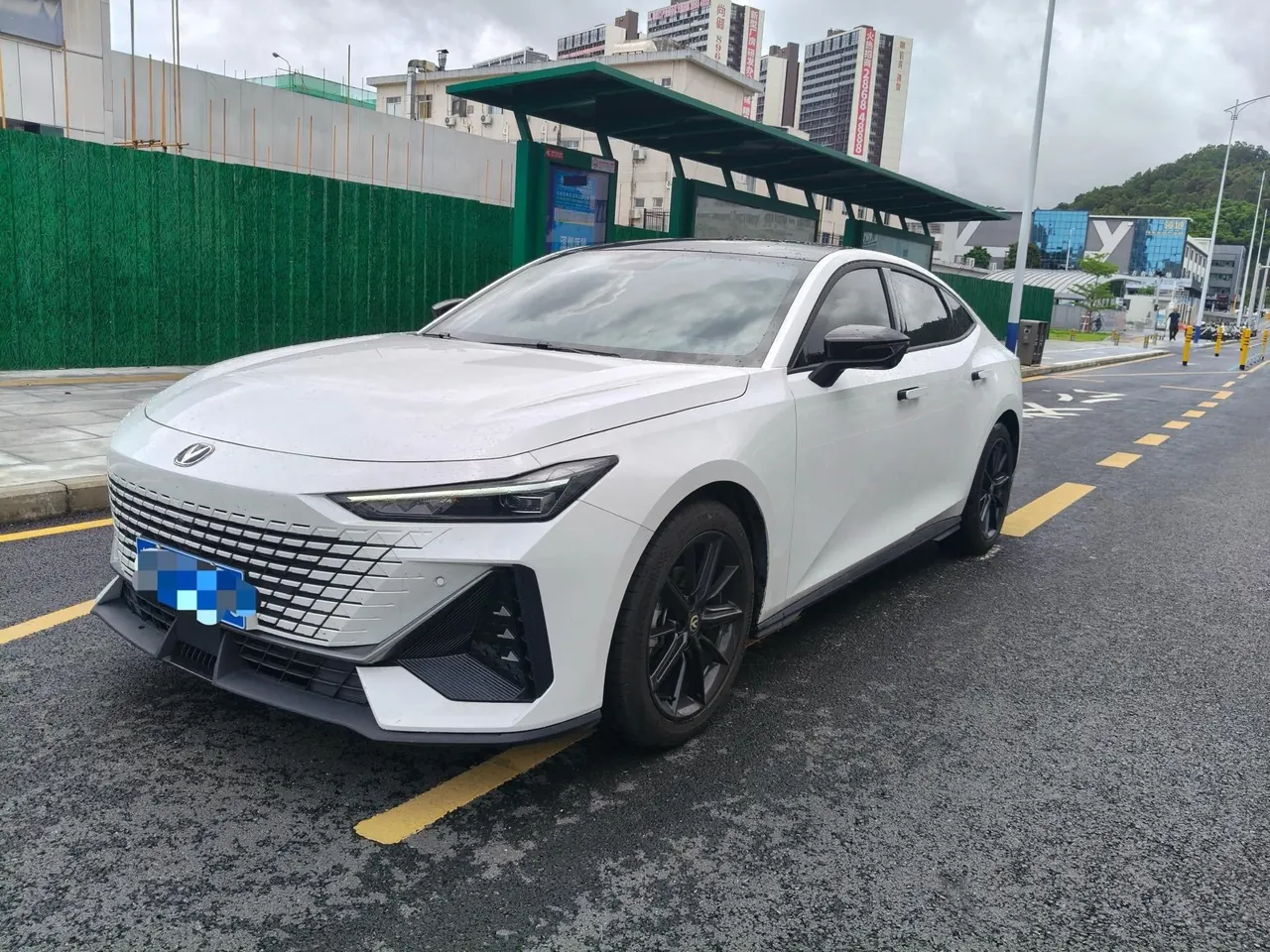 ChangAn 2022 UNI-V 1.5T honorable automatic gear - View 1