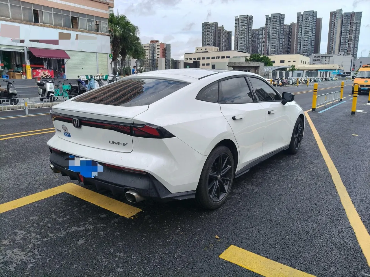 ChangAn 2022 UNI-V 1.5T honorable automatic gear 3