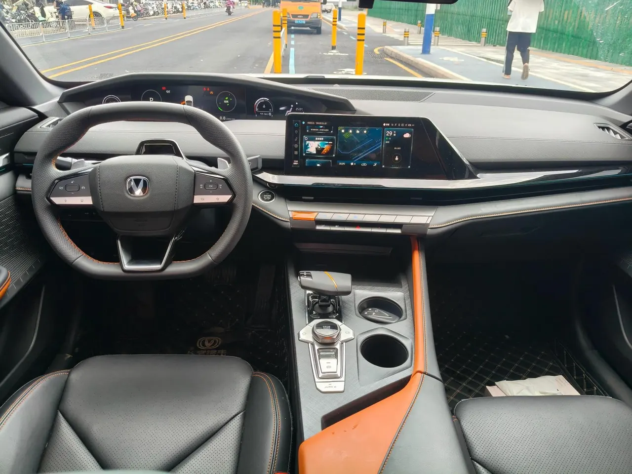 ChangAn 2022 UNI-V 1.5T honorable automatic gear 6