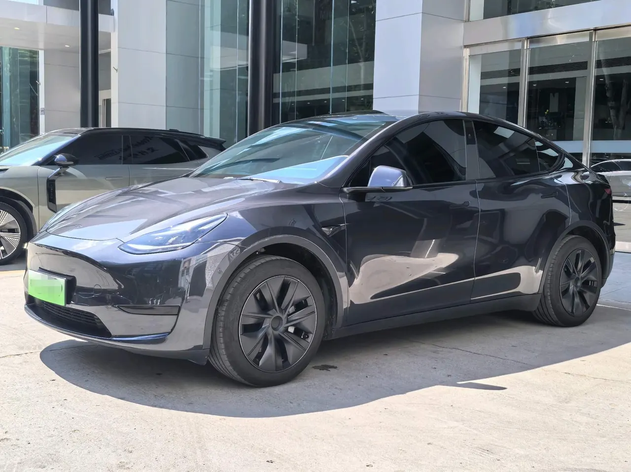 Tesla 2024 Model Y rear-wheel drive version automatic transmission - View 1