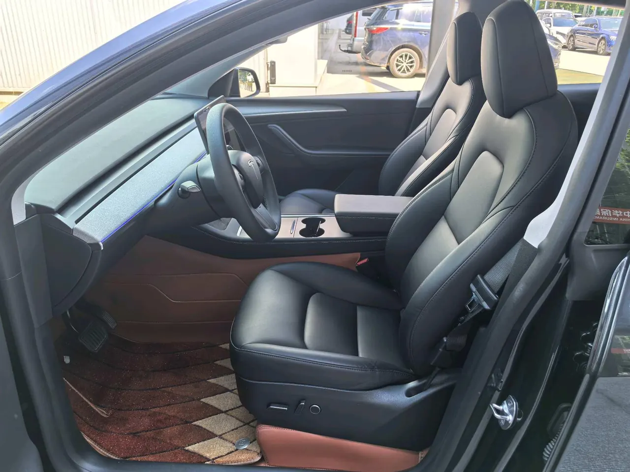 Tesla 2024 Model Y rear-wheel drive version automatic transmission 2
