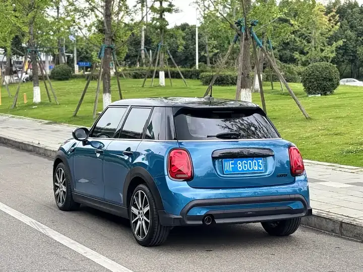 MINI 2022 1.5T COOPER Artist Five Door Edition 12