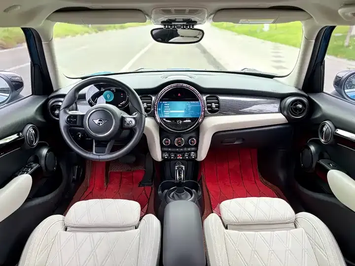 MINI 2022 1.5T COOPER Artist Five Door Edition 9