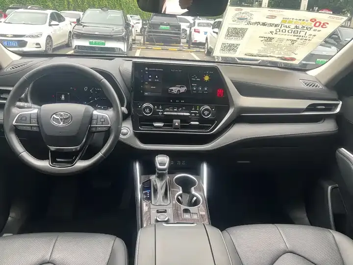 Highlander 2024 380T 4-wheel drive deluxe edition 7 seats 9