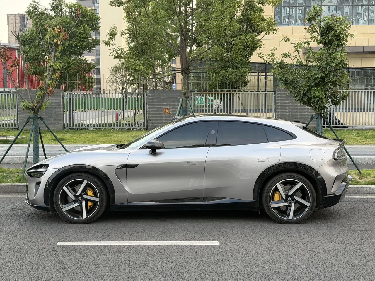 MI 2025 YU7 Long Endurance High Performance Four-wheel Drive Max Edition Automatic Gear 3