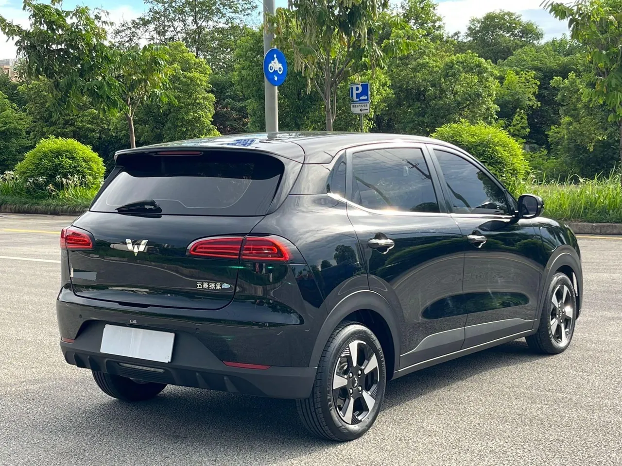 WuLing 2024 Plantronics PLUS 510km Flagship Automatic Gear - View 1
