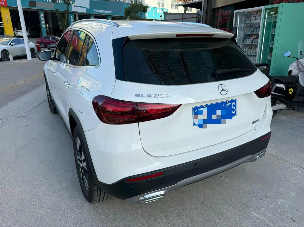 Mercedes Benz 2025 GLA 220 2.0T automatic gear 4