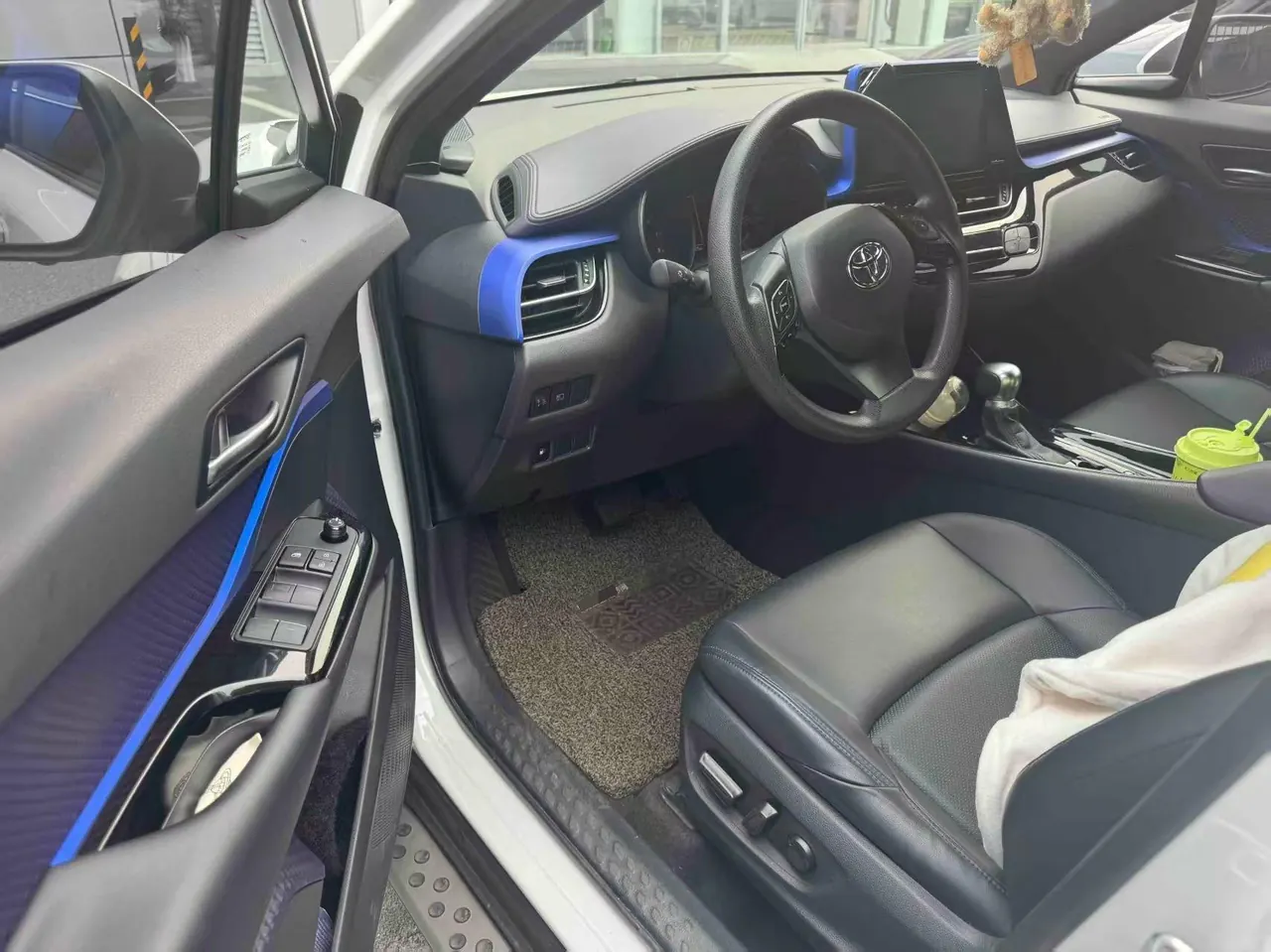 Toyota 2020 C- HR 2.0 stepless leading version of automatic gear 5
