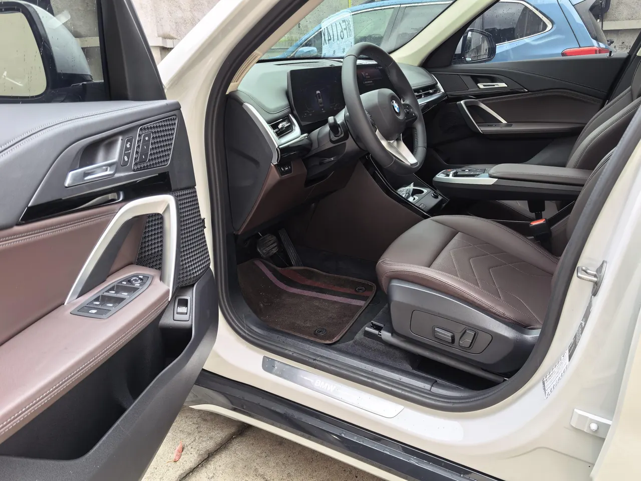 BMW 2023 X1 sDrive20Li 1.5T X Design Package Automatic Transmission 4
