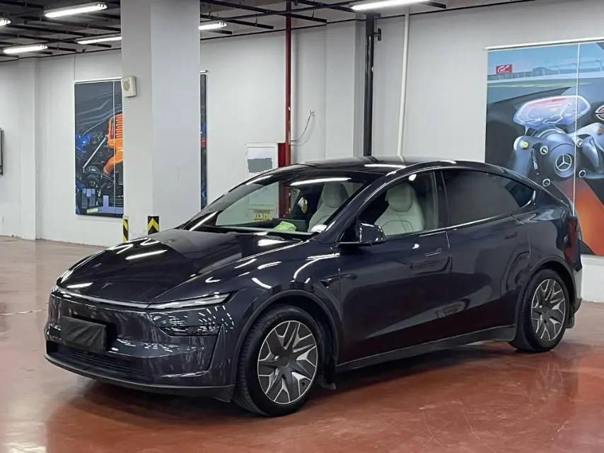 打开图片灯箱:Tesla 2025 Model Y L Long Endurance All-Wheel Drive Automatic Transmission