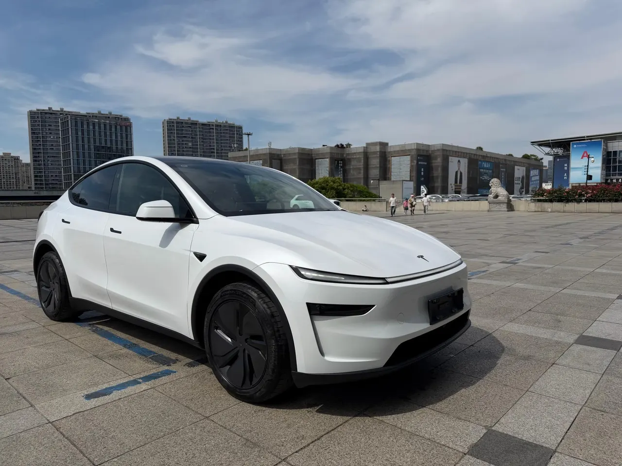 Tesla 2026 Model Y long endurance all-wheel drive version automatic transmission 3