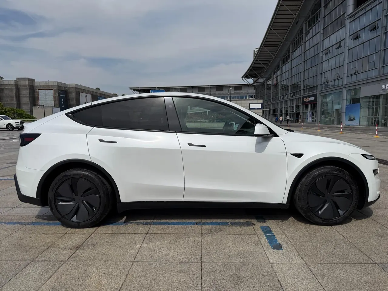 Tesla 2026 Model Y long endurance all-wheel drive version automatic transmission 4