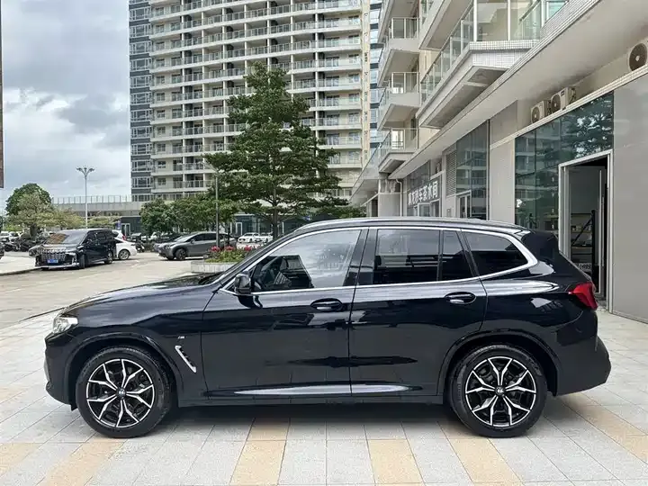 BMW X3 2022 facelift xDrive25i M sports suit 3