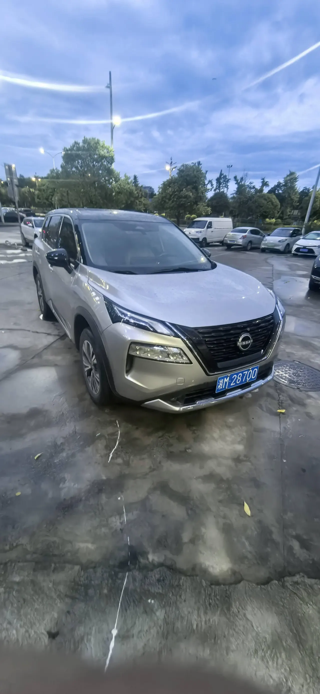 Nissan 2023 Qijun e-POWER 1.5 Super Mixed Dual Motor Four-wheel Drive Deluxe Automatic Gear 3
