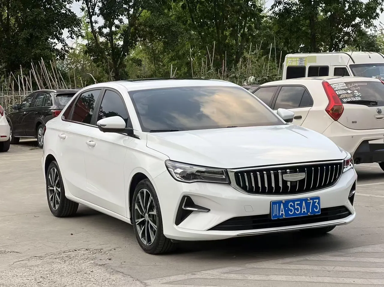 Geely 2025 Emgrand-sedan 1.5 stepless flagship automatic gear 3