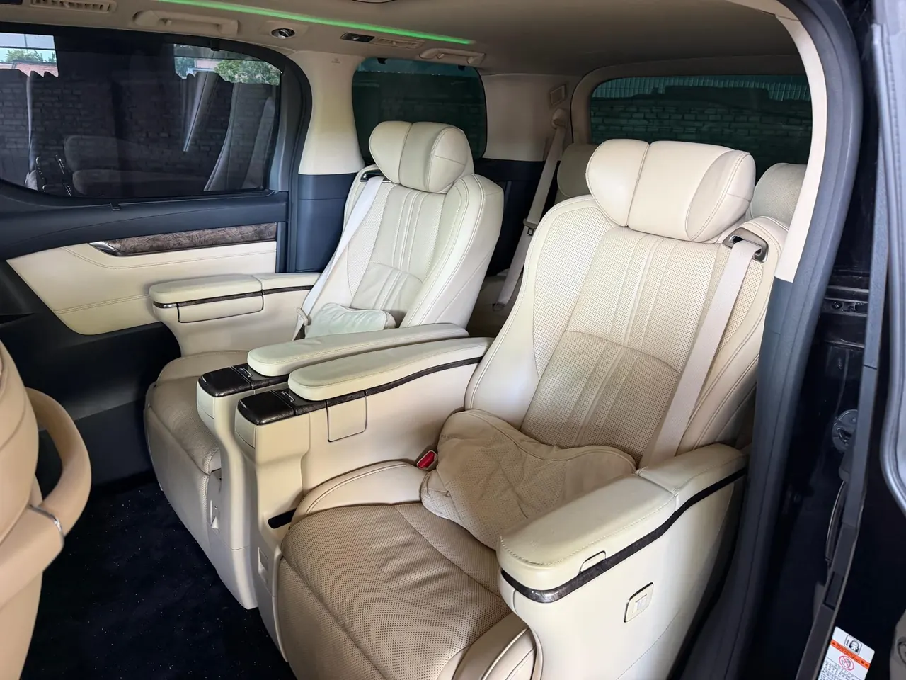 Toyota Wilfa (Imported) 2020 Wilfa 2.5 Stepless HV Distinguished Edition Automatic Gear 6