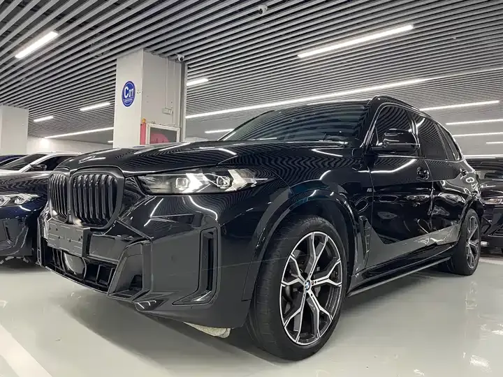 BMW X5 2024 xDrive 30Li M sports obsidian night suit 2