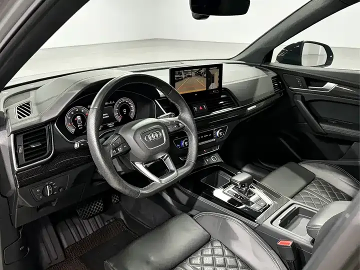 Audi Q5L Sportback 2021 40 TFSI Luxury Model 4