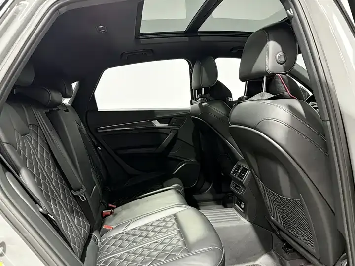 Audi Q5L Sportback 2021 40 TFSI Luxury Model 6