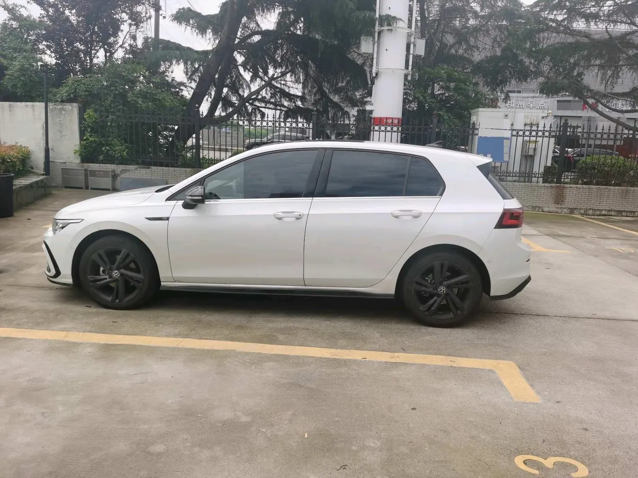Volkswagen 2021 Golf 8 PRO 1.4TSI 280TSI Automatic - View 1