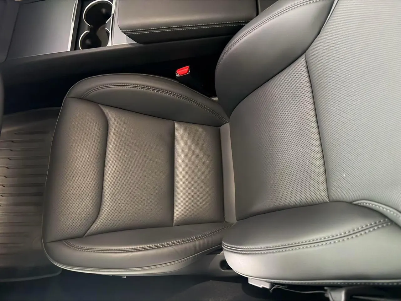 Tesla 2025 Model 3 rear-wheel drive version of automatic transmission 16