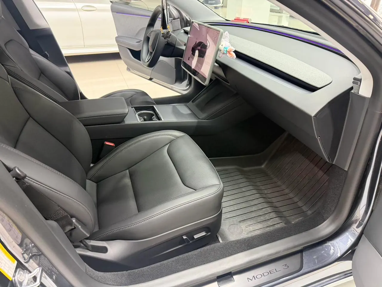 Tesla 2025 Model 3 rear-wheel drive version of automatic transmission 19