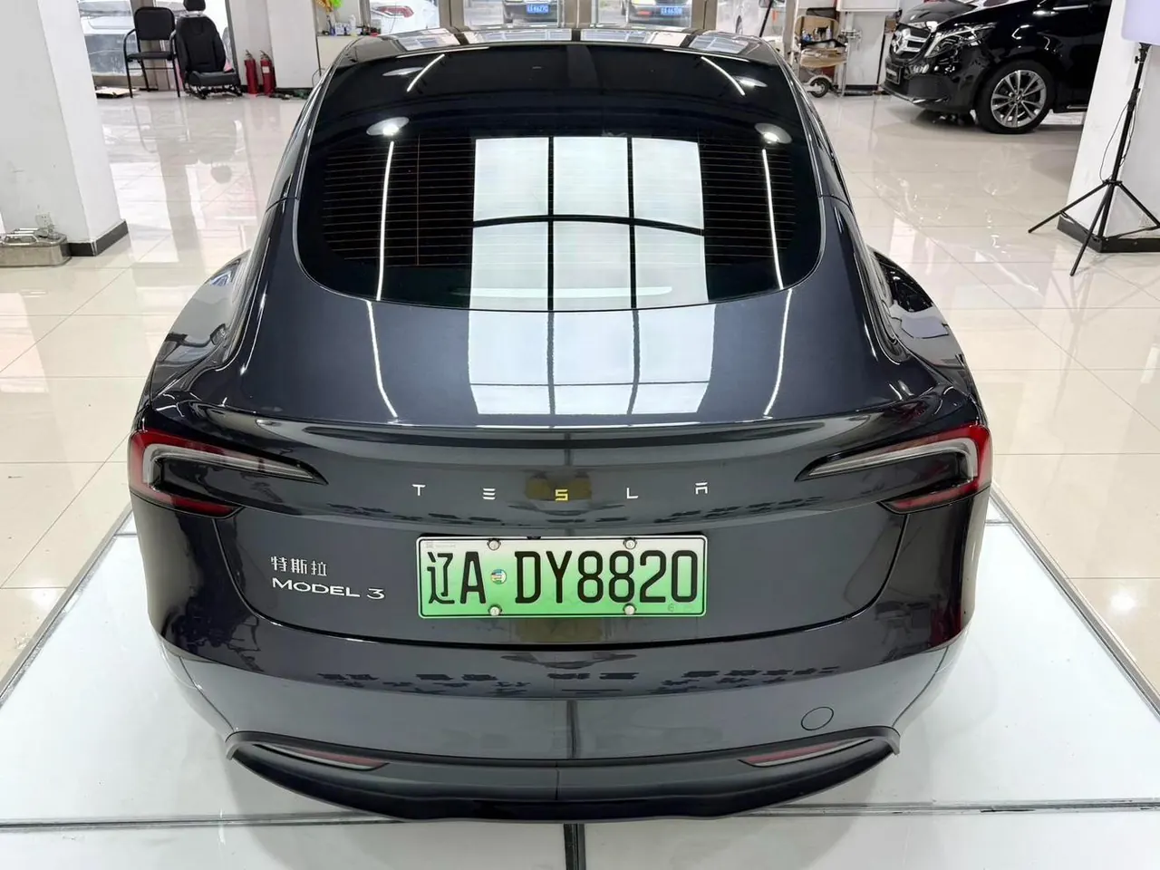 Tesla 2025 Model 3 rear-wheel drive version of automatic transmission 4