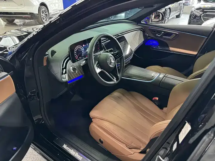 Mercedes Benz E-Class 2024 to E 300 L Fashion 4