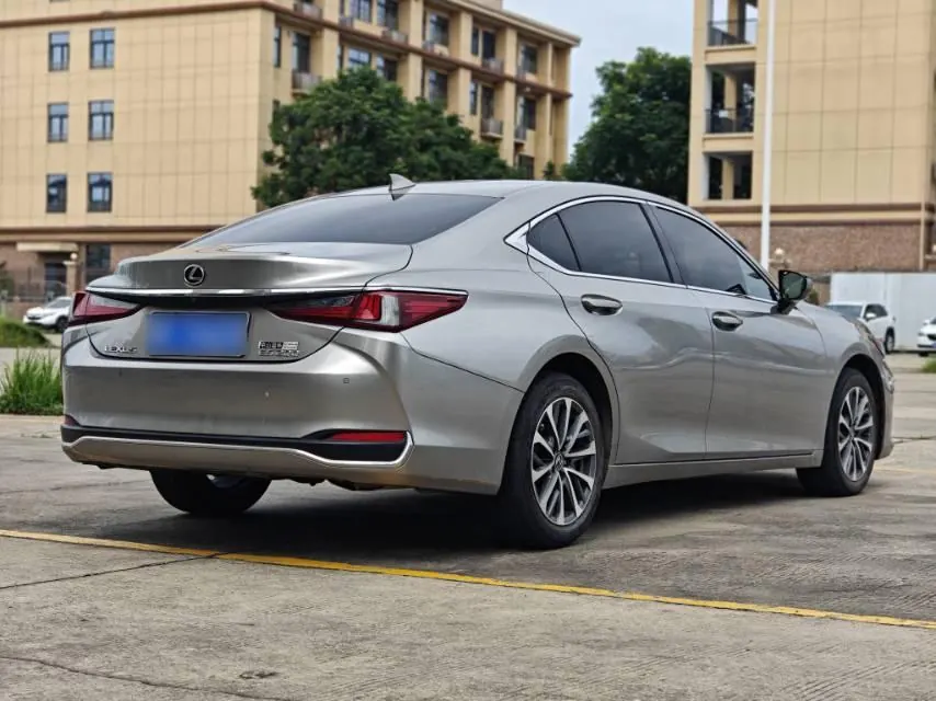 Lexus ES (Imported) 2022 ES200 2.0 Stepless Premium Edition Automatic Gear 5