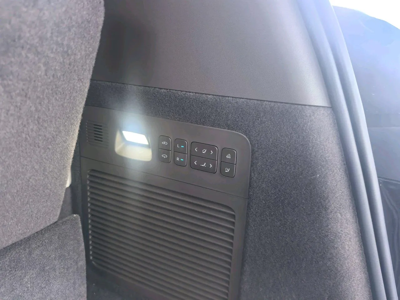 Denza 2025 Denza N8L 2.0T stepless flagship automatic gear 4