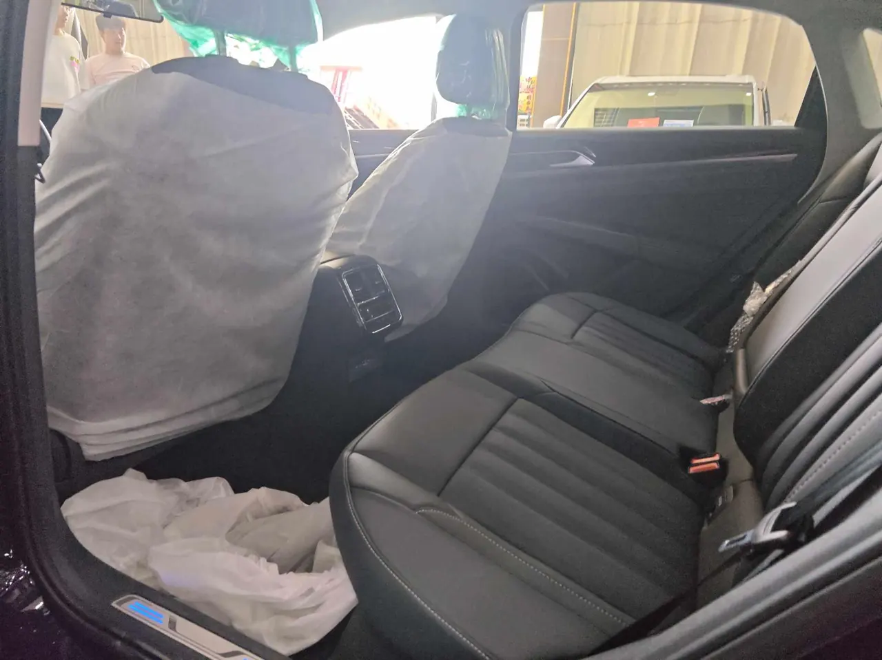 Volkswagen 2023 Passat PHEV 1.4T 430 Deluxe Automatic Gear 5