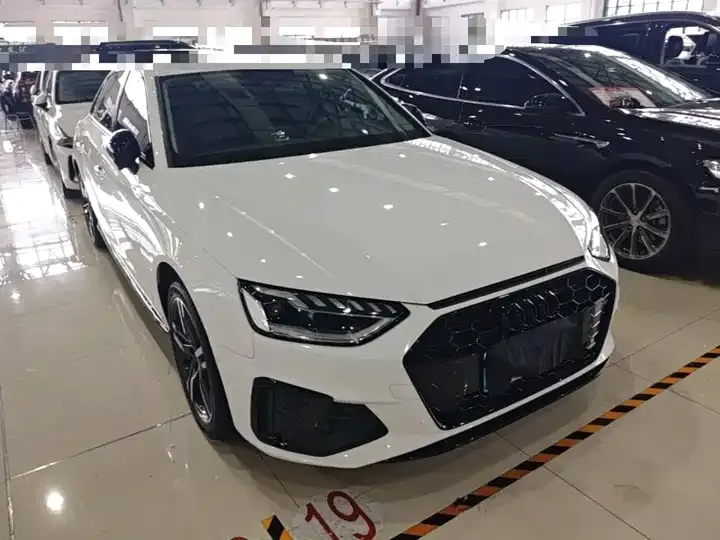 Audi A4L 2022 40 TFSI Deluxe Dynamic 4