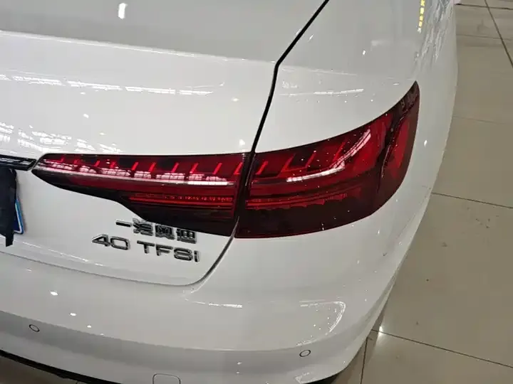 Audi A4L 2022 40 TFSI Deluxe Dynamic 8