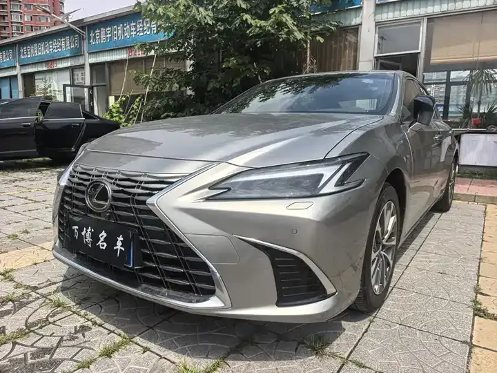 Open image lightbox: Lexus ES 2025 Model 200 Prestige Edition