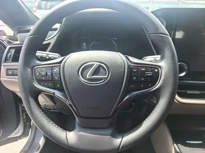 Lexus ES 2025 Model 200 Prestige Edition 6