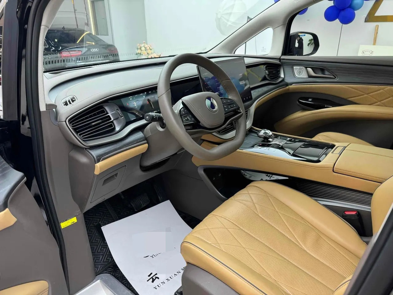 Denza 2022 Denza D9 DM-i 1.5T stepless 970 four-wheel drive flagship automatic gear 3
