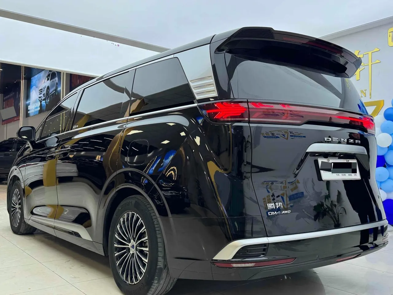 Denza 2022 Denza D9 DM-i 1.5T stepless 970 four-wheel drive flagship automatic gear 5