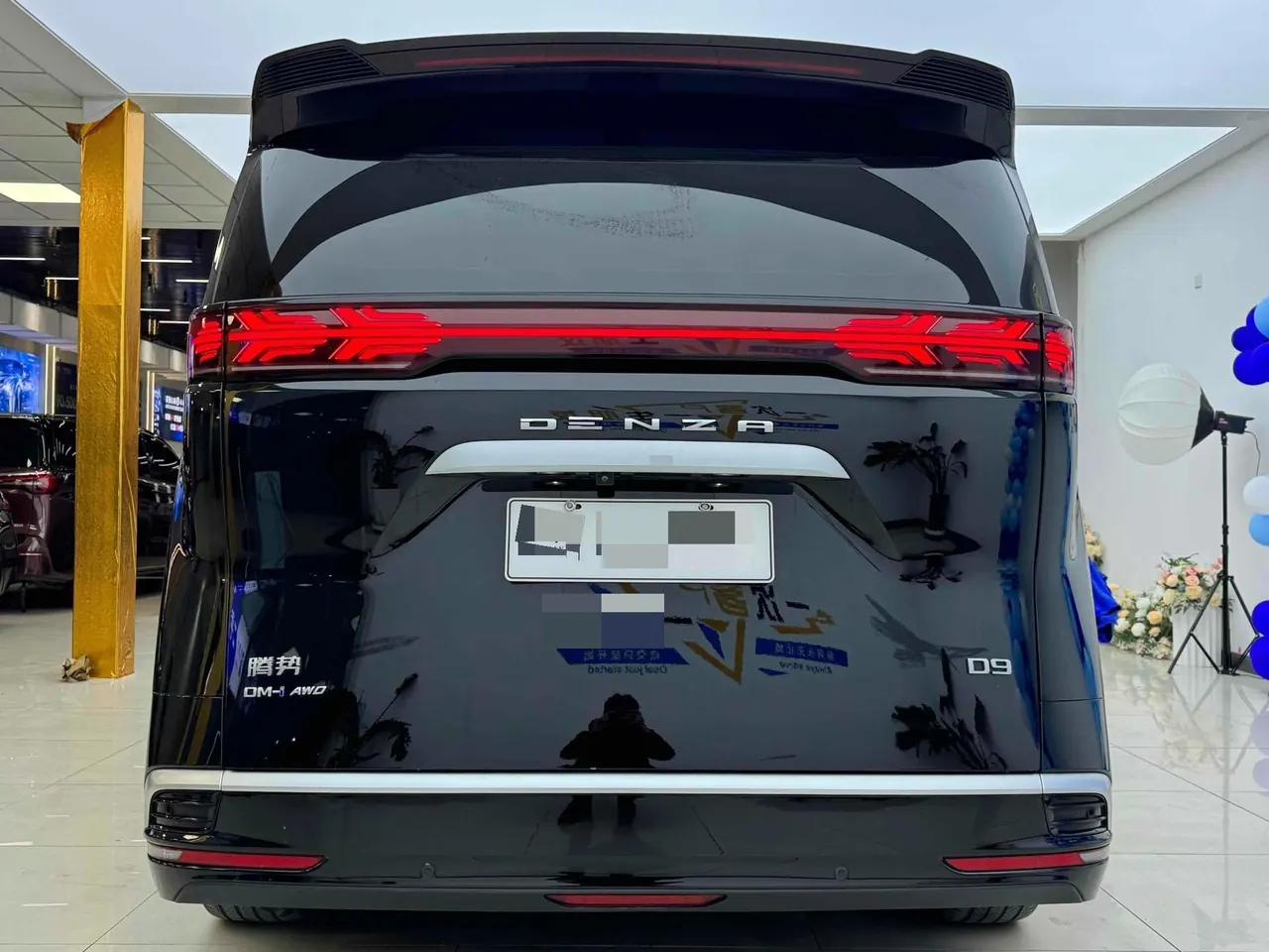 Denza 2022 Denza D9 DM-i 1.5T stepless 970 four-wheel drive flagship automatic gear 6