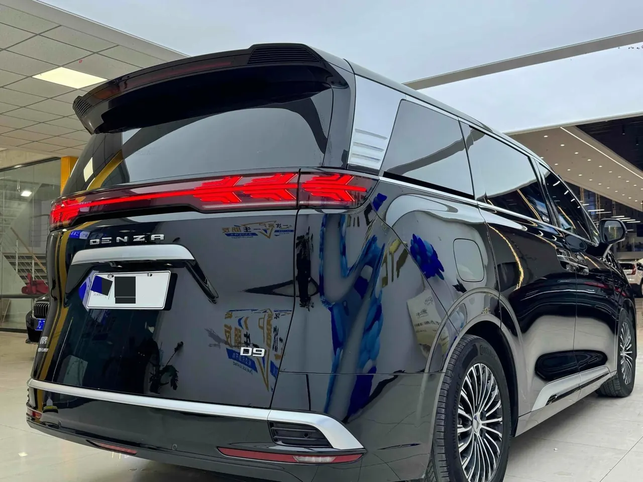 Denza 2022 Denza D9 DM-i 1.5T stepless 970 four-wheel drive flagship automatic gear 7