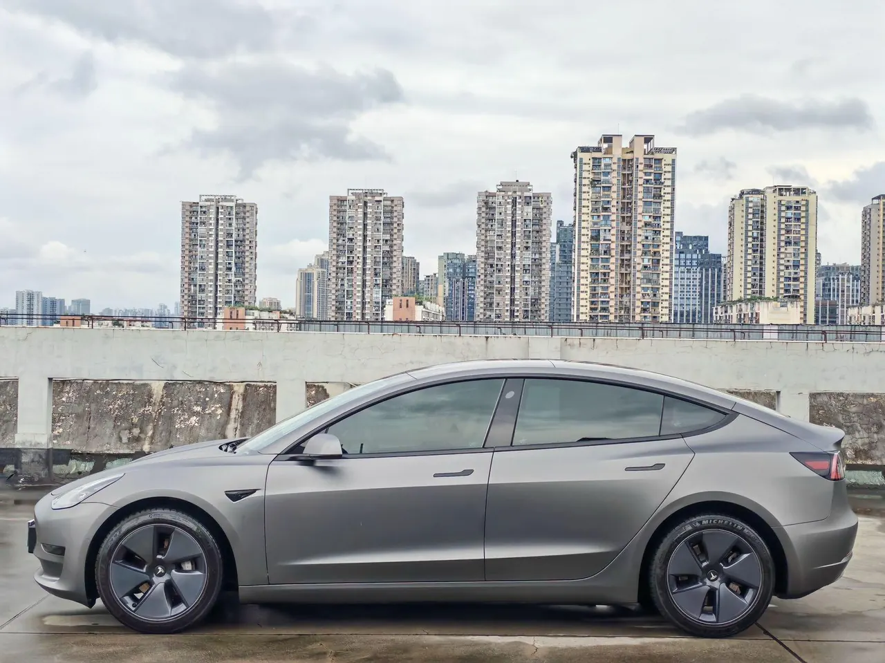 Tesla 2022 Model 3 rear-wheel drive version of automatic transmission 3