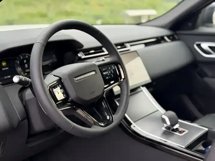 Range Rover Star Vein 2025 Dynamic SE 6