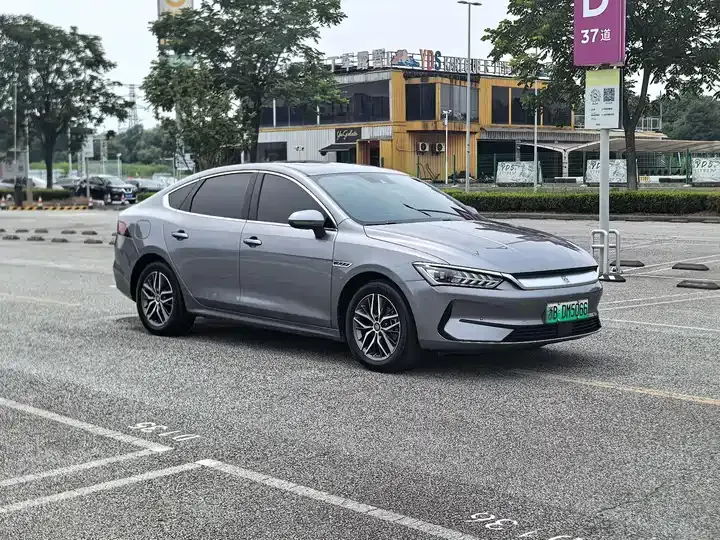 Qin PLUS 2021 EV 500KM Honorable Model 3