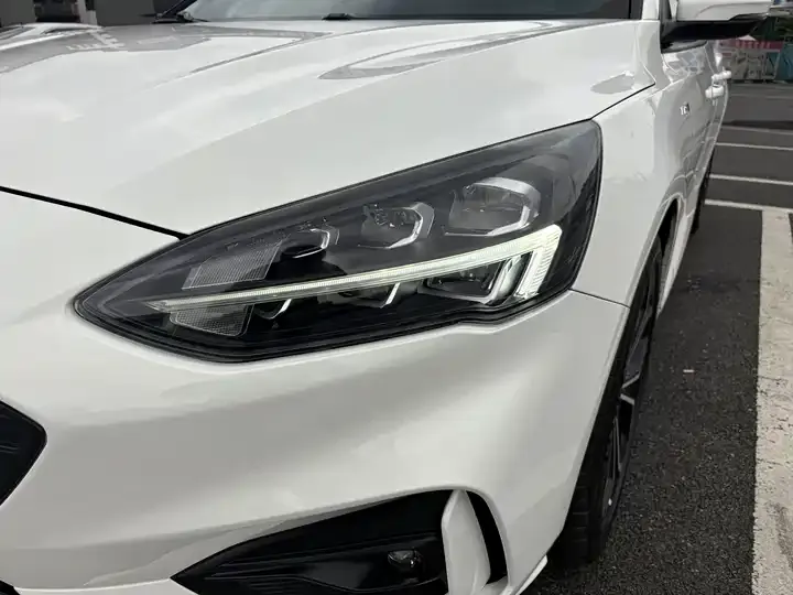 Focus 2021 hatchback EcoBoost 180 automatic ST Line 4