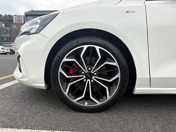 Focus 2021 hatchback EcoBoost 180 automatic ST Line 5